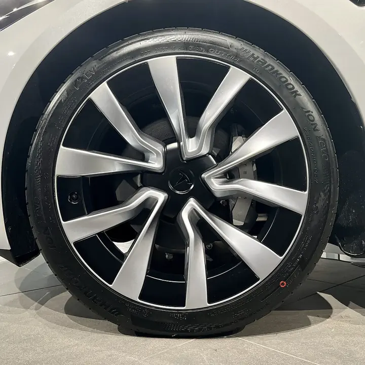 Tesla Model 3 19-inch aero wheel