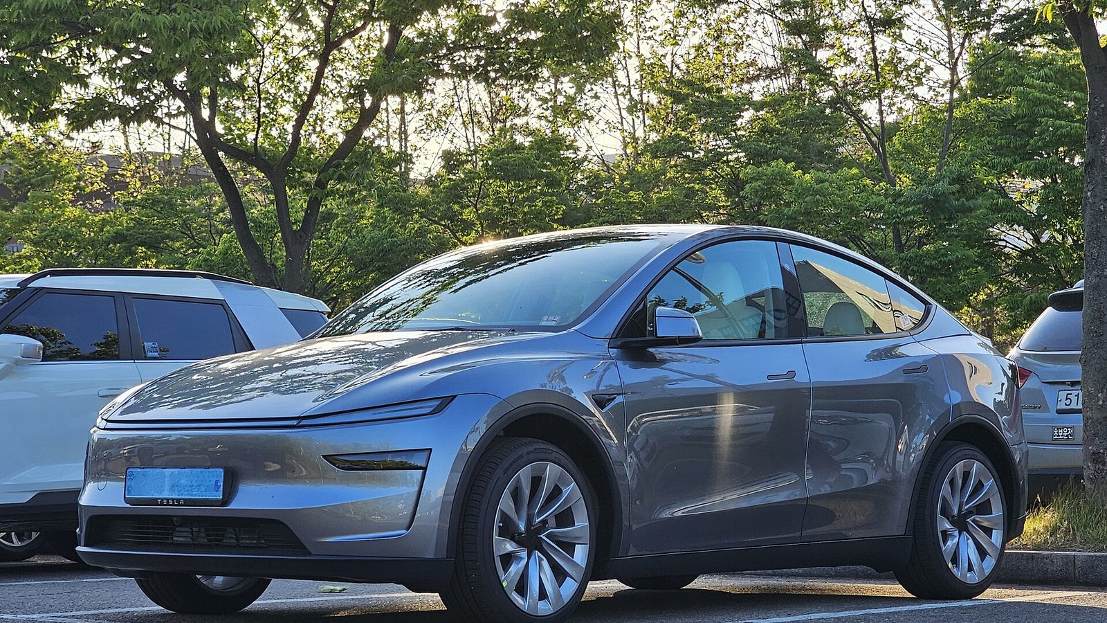 Juniper Model Y in Quicksilver