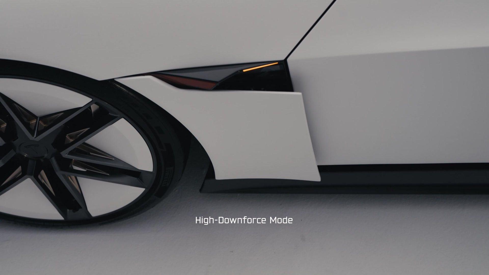 Close-up of the Roadster wheel and side bodywork in High Downforce Mode